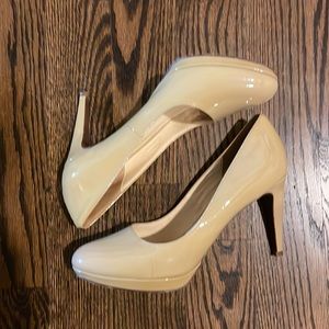 NWOT Cole Haan chelsea patent leather cream pump size 10.5 with Nike technology